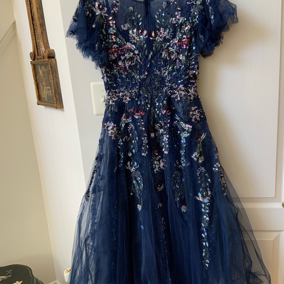 GORGEOUS MAC DUGGAL MIDNIGHT FLUTTER SLEEVE EMBELLISHED SEQIN DRESS  SIZE 4 - Picture 2 of 16